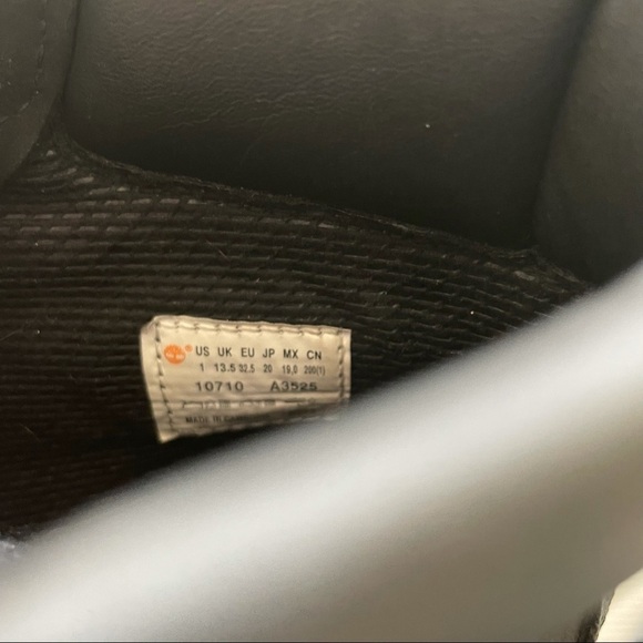 Timberland 6" Premium Black Suede Waterproof Boots • Size 1 - Picture 7 of 9